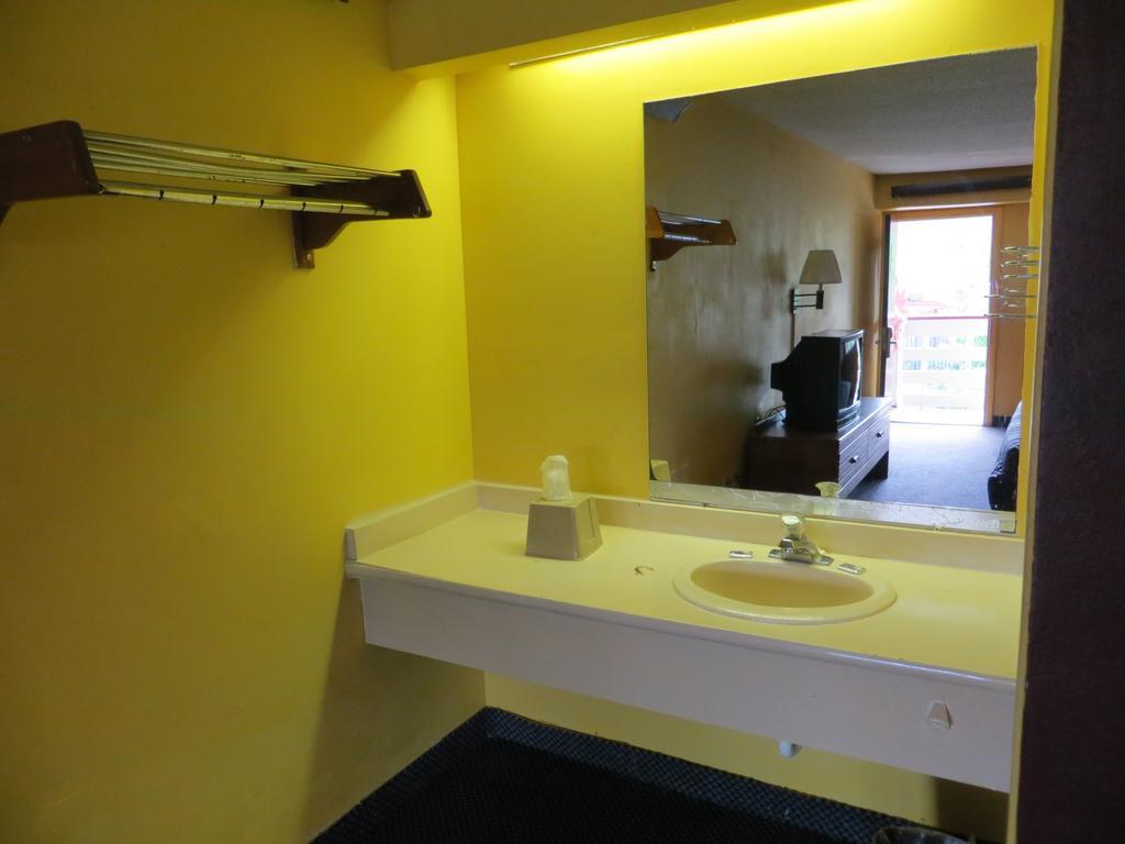 A2C Budget Hotel Atlanta Room photo